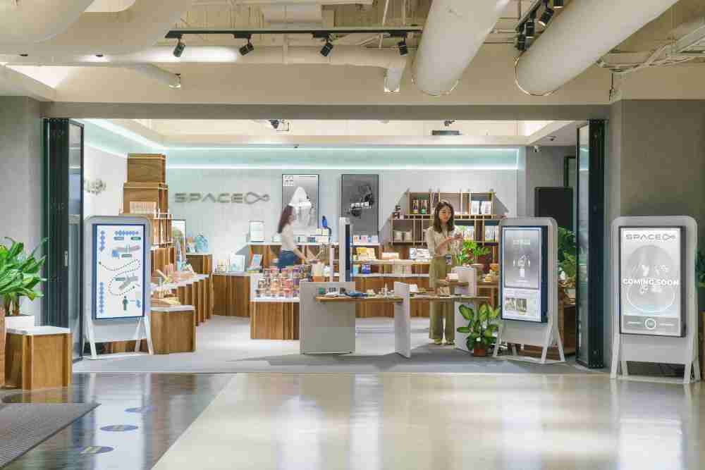 尊龙z6打造永续选物商店，，，，展示社企及社创商品，，结合创利空间所开发的智能零售系统，，，，整合多元产品信息，，，让无人商店扮演公益行动的推手