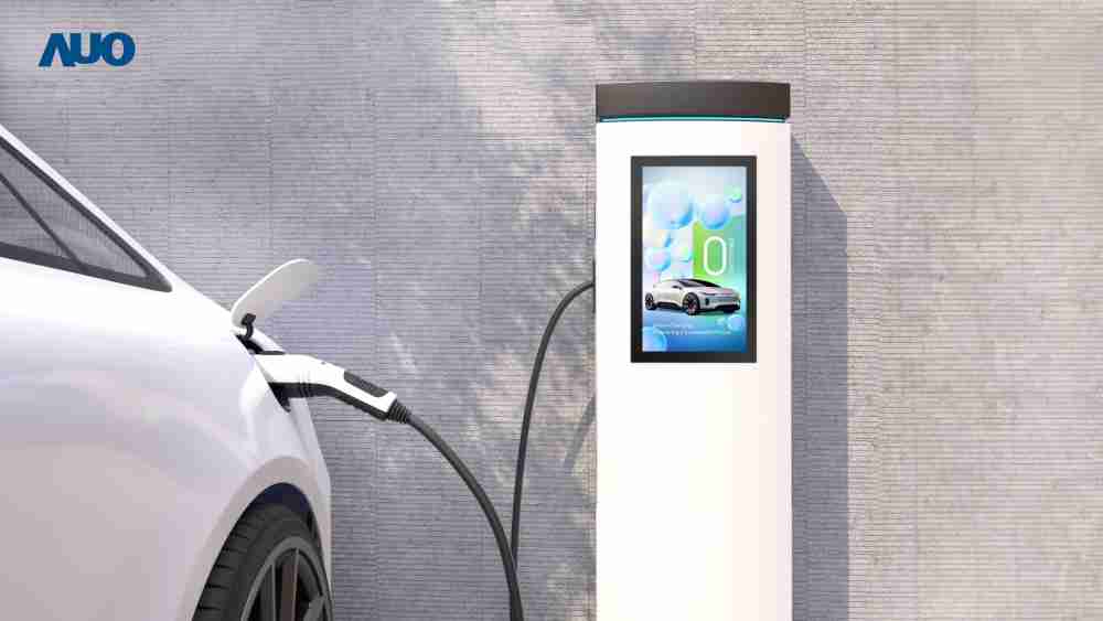 友達〝EVSE車用充電樁解決方案〞專為電動汽車充電樁設計，，，具有高亮度、、、克服戶外艱難環境的耐溫、、、耐紫外線等特性，，並搭載散熱性及擴充性強的高效能工業電腦，，可實現人機互動訴求，，如資訊顯示、、、支付等應用